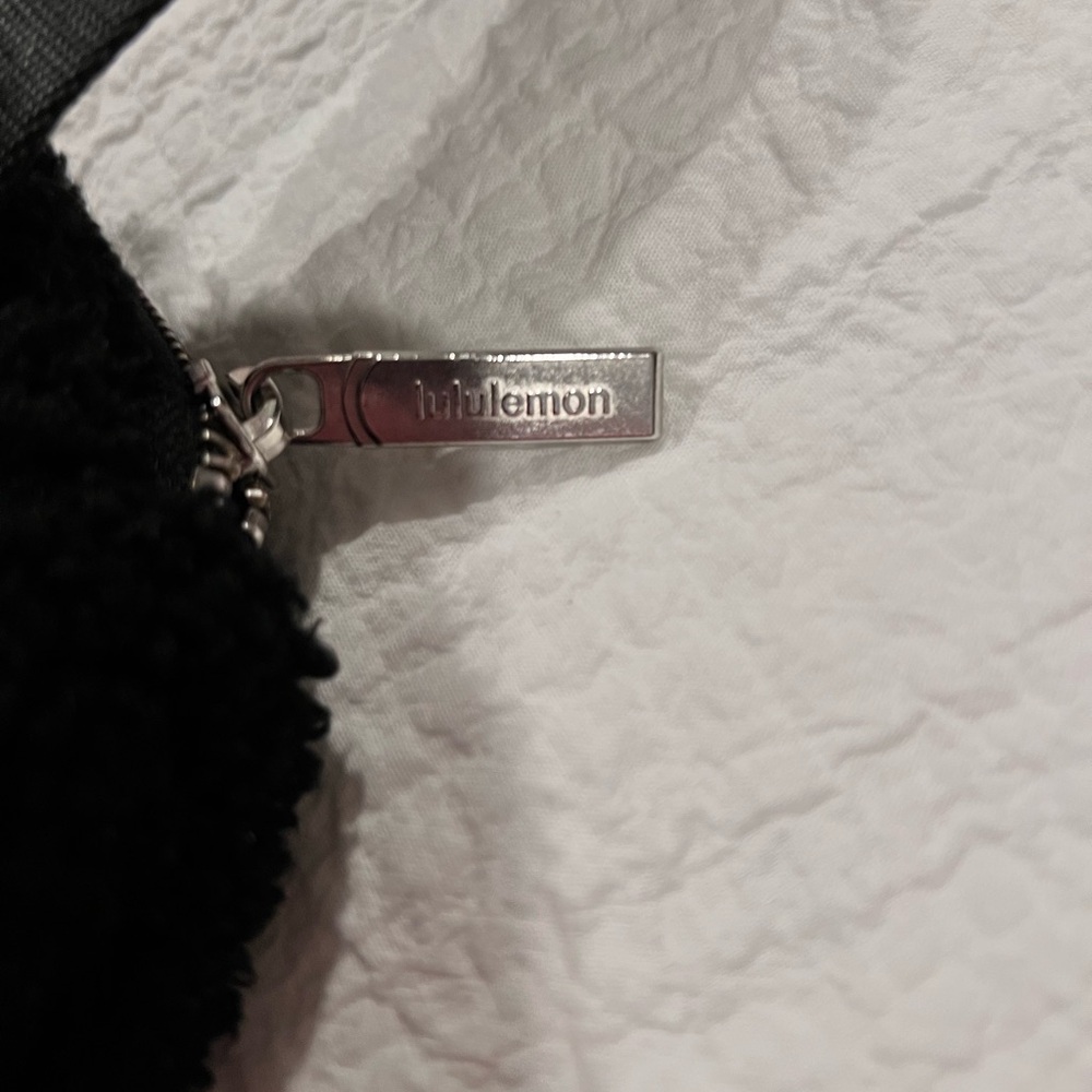 Lululemon Everywhere Fleece Belt Bag 1L - Picture 9 of 11